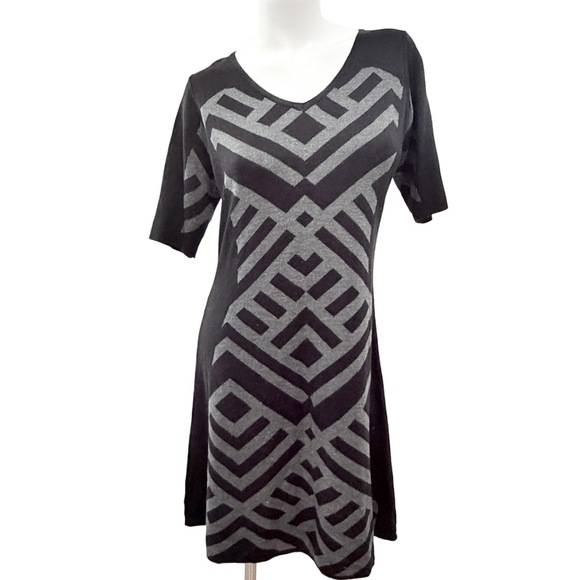 Gabby Skye Dresses & Skirts - Gabby Skye Diagonal stripe knit sweater dress short sleeve